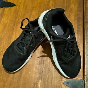 altra rivera size 7.5